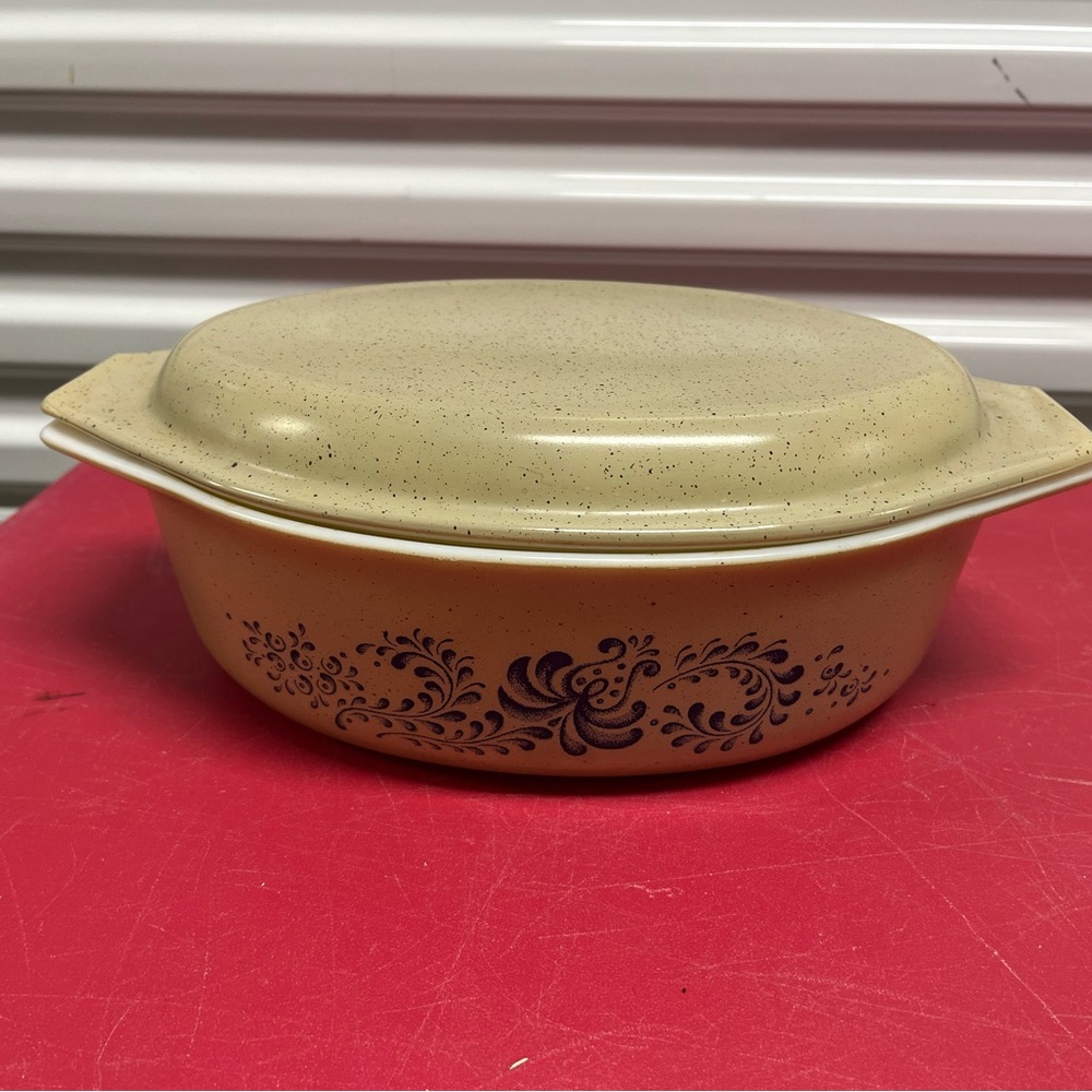 Vintage Pyrex homestead 045 casserole with lid